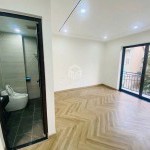 Hiếm có! 30,5m2 nhà 6 tầng thang máy, ngõ ô tô tránh Giang Biên - Chỉ 7.x tỷ!