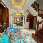 An cư lý tưởng: Nhà 75m2 tổ 5 Giang Biên, 5 tầng, gần tiện ích, sẵn sàng công chứng