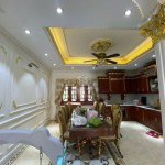An cư lý tưởng: Nhà 75m2 tổ 5 Giang Biên, 5 tầng, gần tiện ích, sẵn sàng công chứng