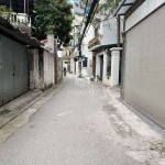 Bán 57,5m2 nhà cấp 4, hai mặt ngõ, cách 50m ra vòng xuyến Ngô Gia Tự. Vị trí trung tâm Long Biên