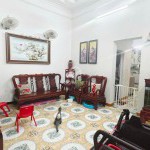 Cần bán 53,4m2 nhà 3 tầng cách 50m ra phố Nguyễn Văn Cừ. Nằm giữa trường Ngọc Lâm và Gia Thụy