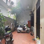 Cần bán 53,4m2 nhà 3 tầng cách 50m ra phố Nguyễn Văn Cừ. Nằm giữa trường Ngọc Lâm và Gia Thụy