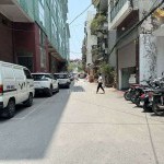 Cần bán 95m2 tặng nhà 4 tầng cũ, đối diện chợ Việt Hưng. Cách 20m ra phố Ngô Gia Tự