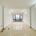 Cần bán 30m2 nhà 4 tầng mặt phố Nguyễn Thời Trung. Vị trí đẹp, kinh doanh, văn phòng, công ty