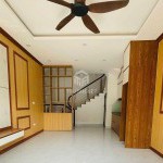 Cần bán 32m2 nhà dân xây, ngõ 83 Đường Phúc Lợi. Gần vườn hoa & trường học các cấp