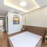 Cần bán căn góc 62,3m2 nhà 5 tầng Phúc Đồng. Đường thông ô tô, phù hợp ở kết hợp kinh doanh