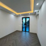 Bán 69m2 nhà 4 tầng, thang máy, 5PN sát chợ Diêm Gỗ, Việt Hưng. Chỗ đỗ xe miễn phí cách nhà 30m