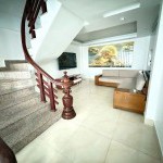 Cần bán 30m2 nhà 4 tầng cách 30m ra mặt phố Giang Biên. Đường trước nhà rộng 2,5m, sau nhà có khe thoáng