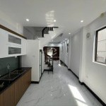 Chính chủ bán căn góc 38,6m2 nhà 5 tầng, 8 phòng ngủ tại ngõ 9 Phố Ô Cách. Dòng tiền ổn định 24tr/tháng